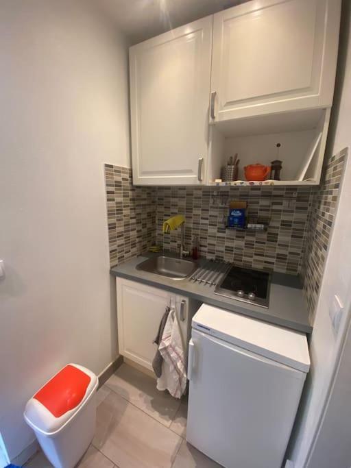 Small Studio Near Eiffel Tower Paris Exterior photo